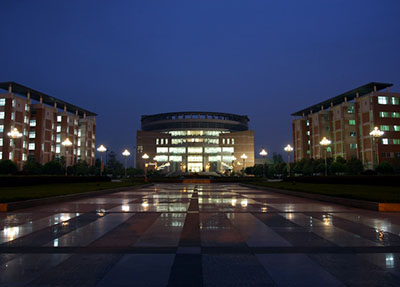 å­¦æ ¡å¤æ¯