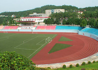 学校操场.jpg