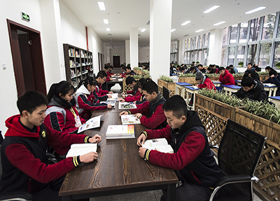 自习室学习的同学们.jpg