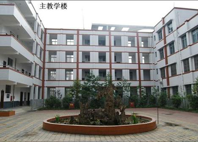 å­¦æ ¡å»ºç­