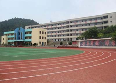 学校操场.jpg