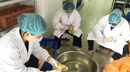 明厨亮灶 安全饮食：济南应用技术职业中等专业学校餐厅大揭秘