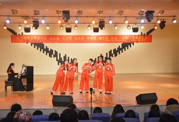 音乐表演专业学生登台表演