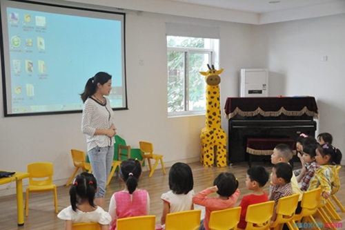  贵阳中专师范学校浅析幼师专业的发展前景