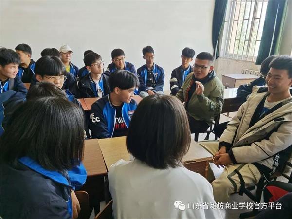 山东省潍坊商业学校2017级“3+4”中职本科贯通培养班学生赴潍坊学院参观学习  