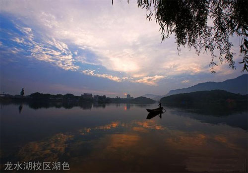 龙水湖校区湖色