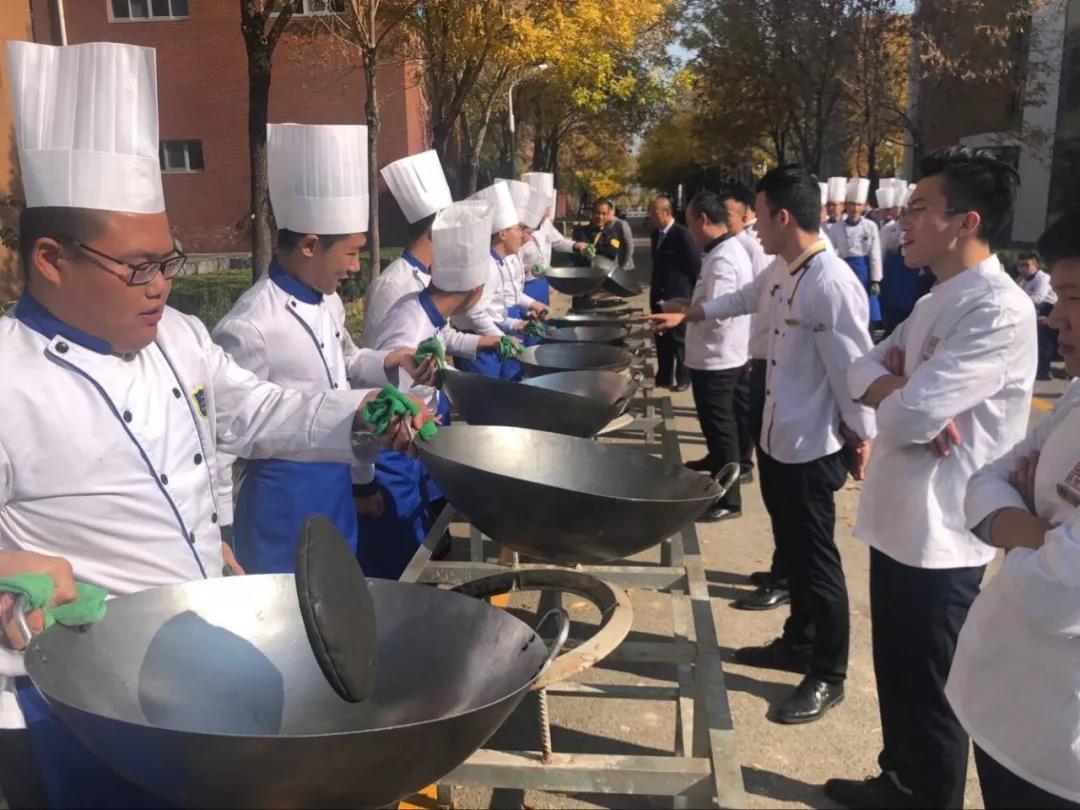 山东蓝海职业学校中餐烹饪系举行勺工大赛