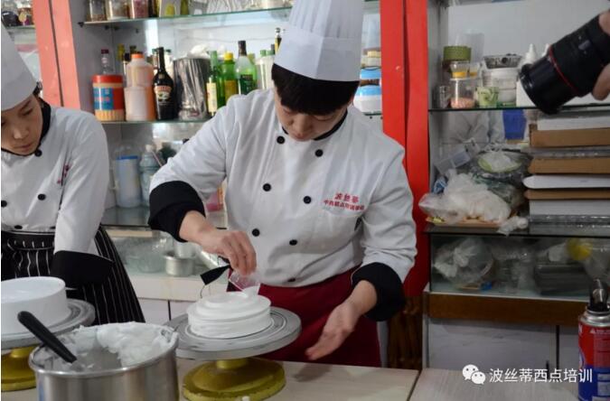 烟台波丝蒂糕点培训学校陶艺蛋糕今年后一期，抓紧报名~