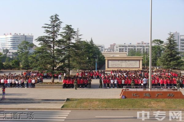 曲靖财经学校汇通广场