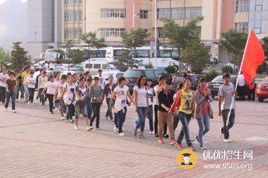 内蒙古医科大学招生老师QQ及电话