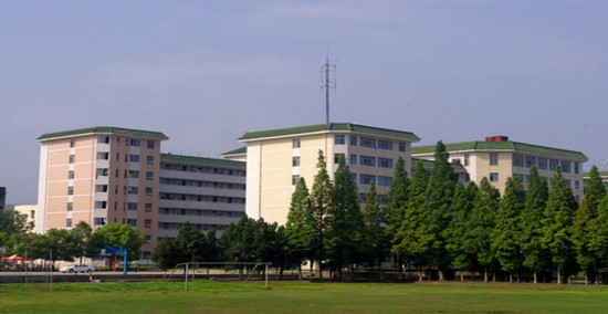 襄阳职业技术学院医学院学校食堂环境与寝室宿舍介绍