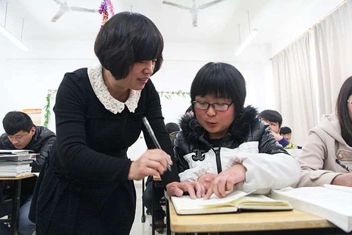 郭秀芹同志在课堂上