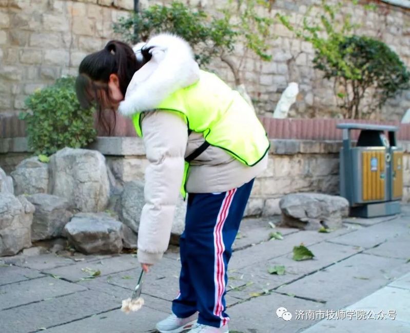 济南市技师学院信息工程学院组织志愿者参加“无痕中国环境公益课堂”活动！