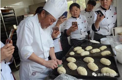 烟台波丝蒂：烘焙大师课第二天，烘焙人都要有颗匠心