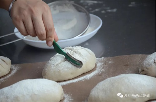 烟台波丝蒂：烘焙大师课第二天，烘焙人都要有颗匠心