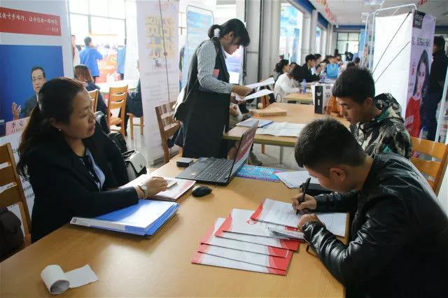 青岛求实职业技术学院举行2018届毕业生秋季双选会