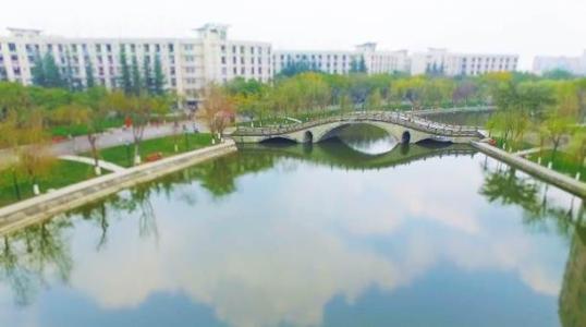 成都大学的校园全景