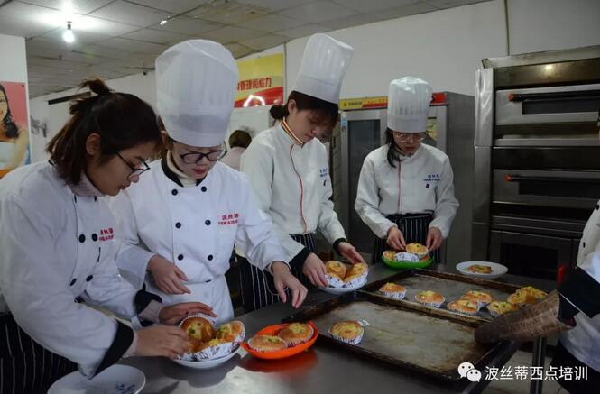 不上高中也拥有好前途？来烟台波丝蒂中西糕点培训学校学西点就能实现！