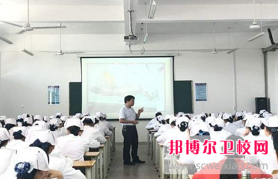 黄冈2020年女生上卫校学什么专业好