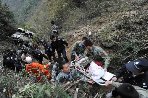 浙江江山殡仪车坠山10人死