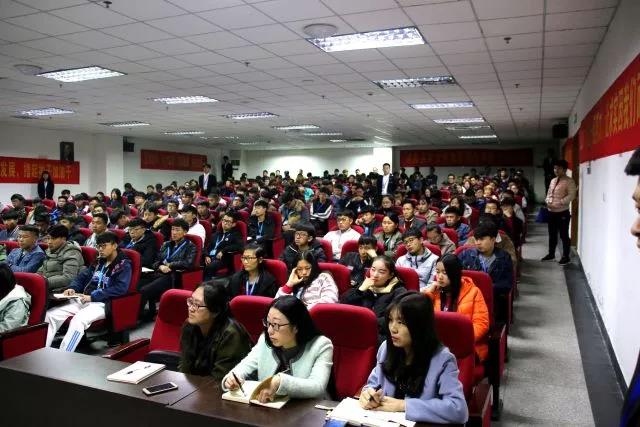 青建集团党委书记朱广君应邀来青岛求实学院作学术讲座