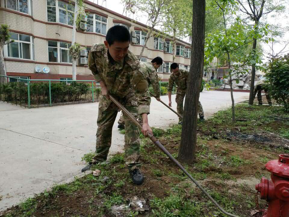 军校职教学院的同学们赴敬老院做义工