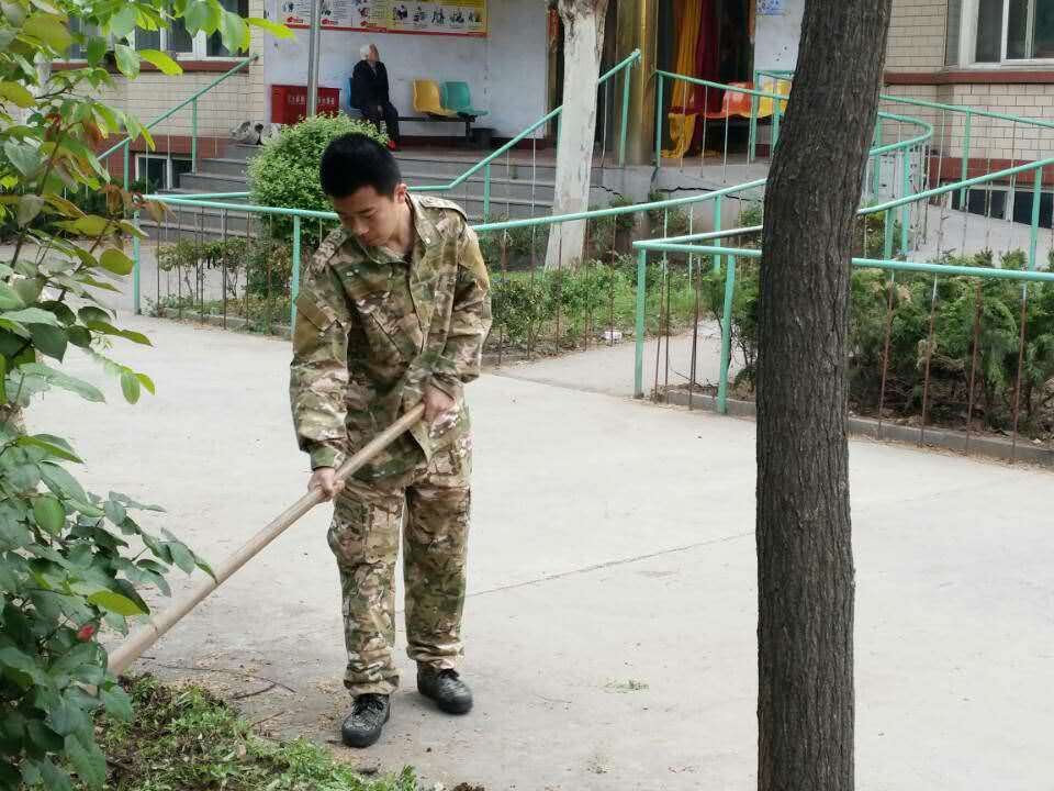 军校职教学院的同学们赴敬老院做义工