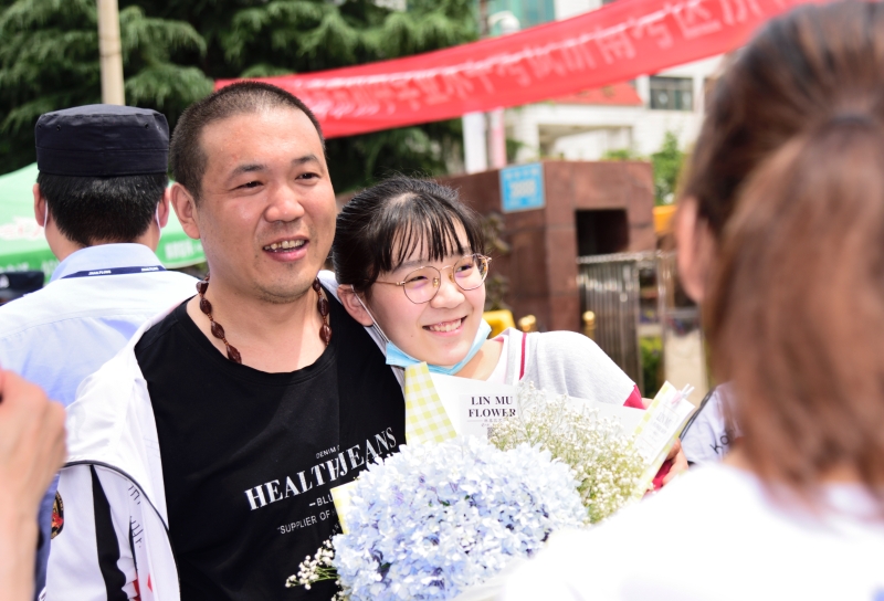 “鲜花与掌声属于你们”济南电子机械工程学校完成中考初三考试工作