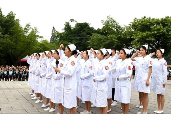  男生学习护理专业就业前景怎么样_贵阳卫校