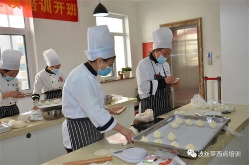 “金蓝领”高技能人才培训项目中式面点师考核鉴定在烟台市波丝蒂中西糕点职业技能培训学校顺利开考