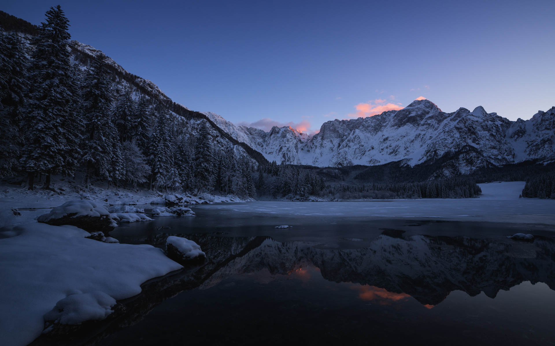 éªå±±é£æ¯å¢çº¸