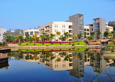 学校湖水风景